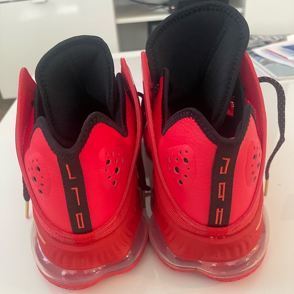 LeBron Sneakers Brand New without box size 13 - Picture 3 of 4